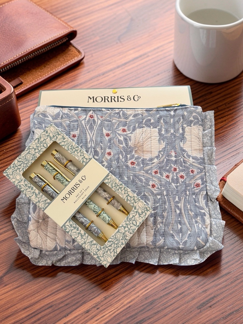Morris & Co. NWT William Morris Pimpernel Quilted Floral Pouch & Qty 3 Pen Set